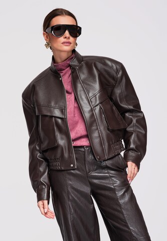 Veste mi-saison Ombre en marron : devant