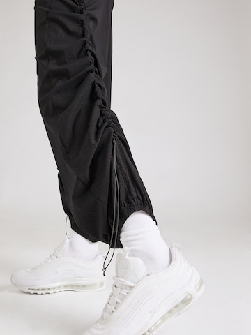 Effilé Pantalon de sport 'MURTO' Rukka en noir