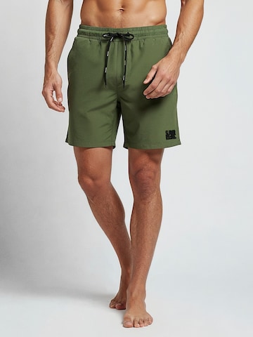 Pantaloncini da bagno 'JOHNNY_' di SUPERREBEL® GEAR in verde: frontale