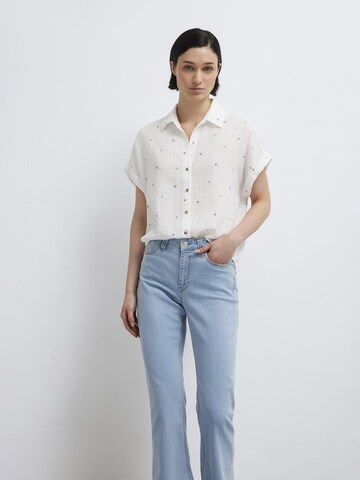 Mavi Blouse in White: front