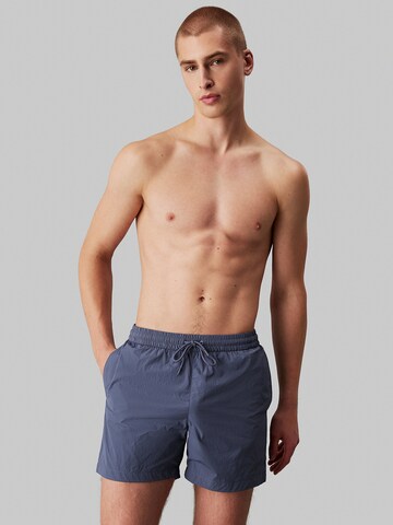 Shorts de bain Calvin Klein Swimwear en bleu : devant