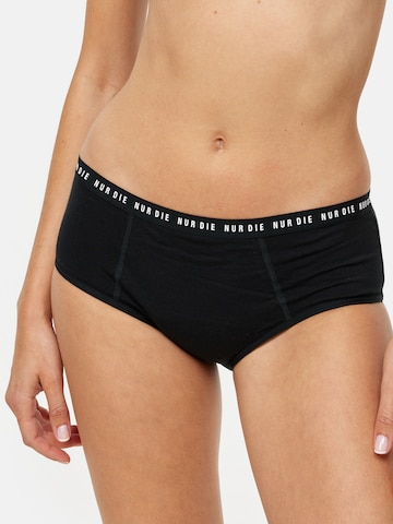 Nur Die Boyshorts 'Alles Geregelt Panty Set Tag + Nacht' in Black: front