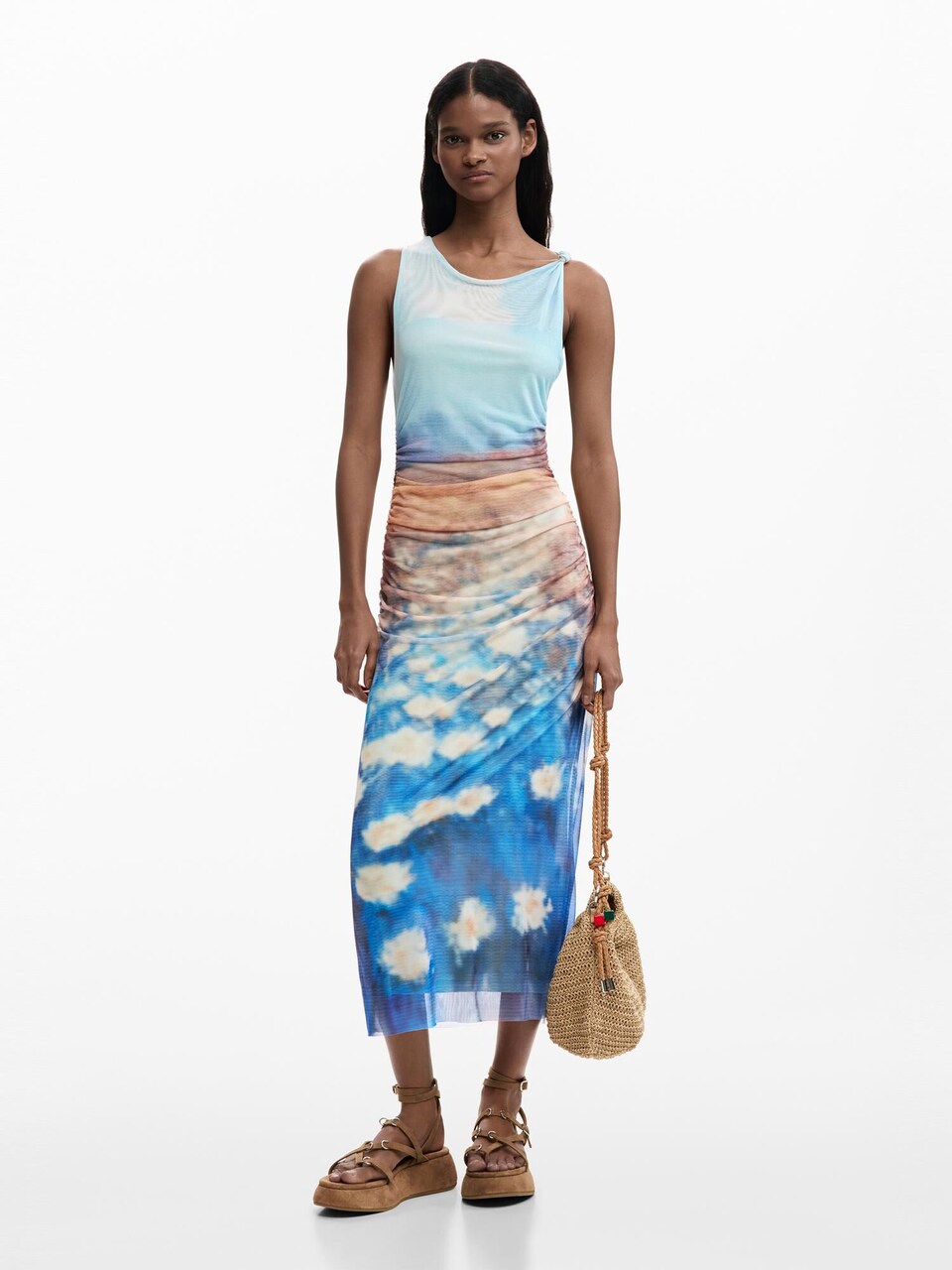 Rochie de la Desigual pe albastru: față