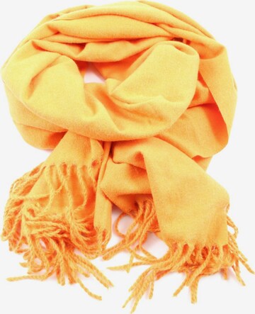 zero Scarf & Wrap in One size in Orange: front