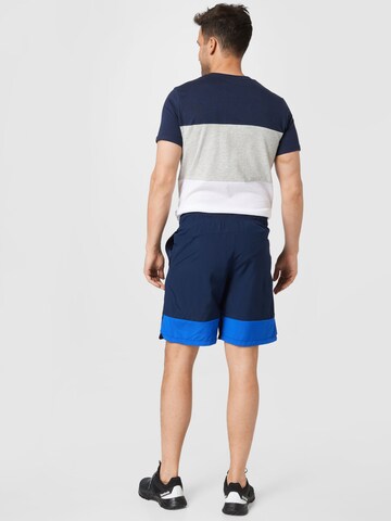 NIKE Regular Sportshorts in Blau