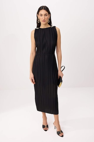 Trendyol Kleid in Schwarz: Vorderseite