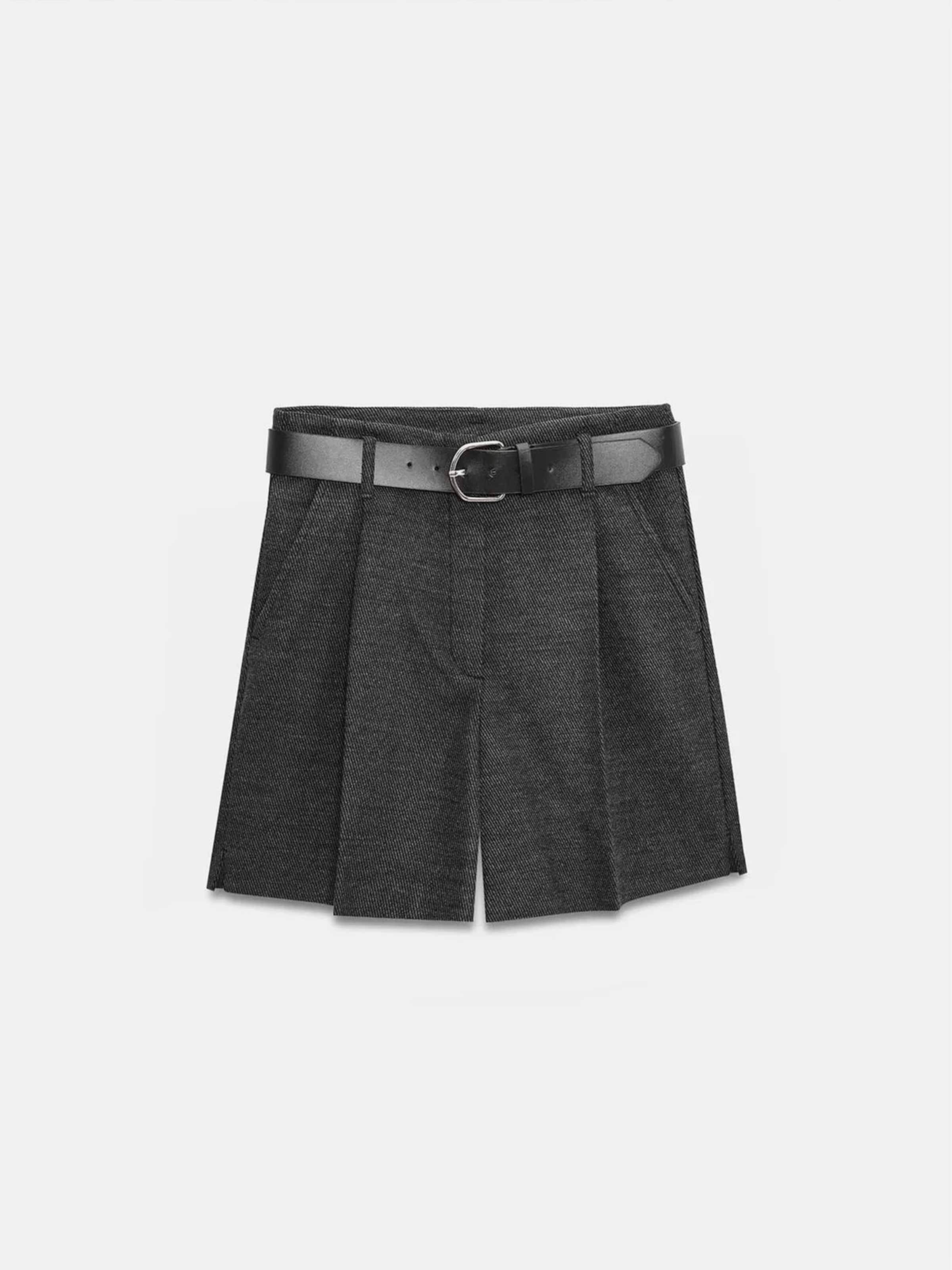 Dilvin Shorts in Schwarz: Vorderseite