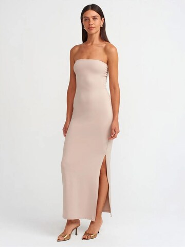 Abito di Dilvin in beige: frontale