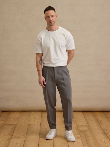 DAN FOX APPAREL Tapered Trousers with creases 'Toni' in Grey