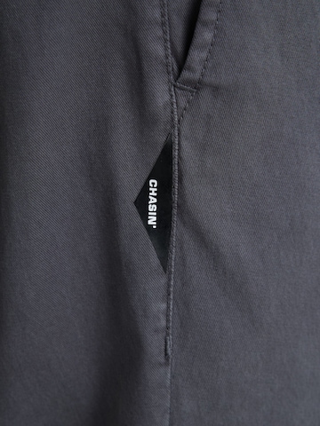 Regular Pantalon chino 'Space Edge' CHASIN' en gris
