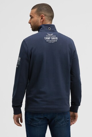CAMP DAVID Troyer-Sweatshirt mit Zipper und Artworks in Blau: Vorderseite