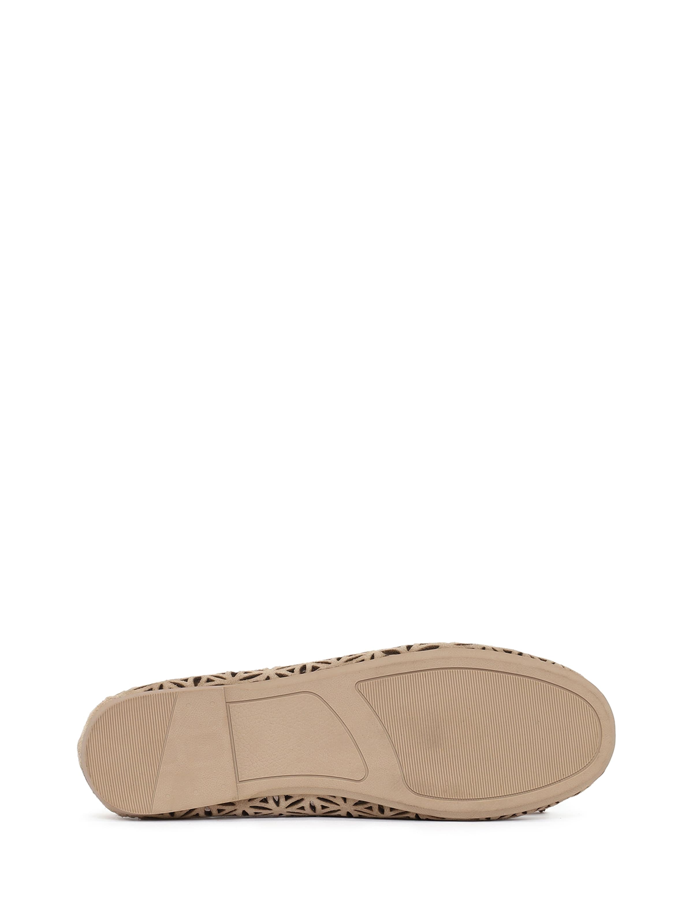 Derimod Mokkasiina värissä beige