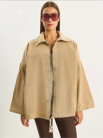 Bianco Lucci Tussenjas in Beige: voorkant