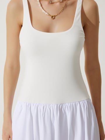 Happiness İstanbul Платье в Белый