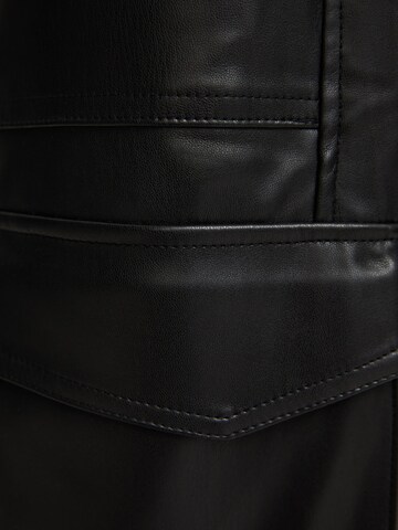 Bershka Loose fit Cargo trousers in Black