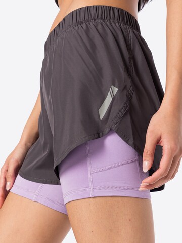 ONLY PLAY Regular Sportshorts in Grau