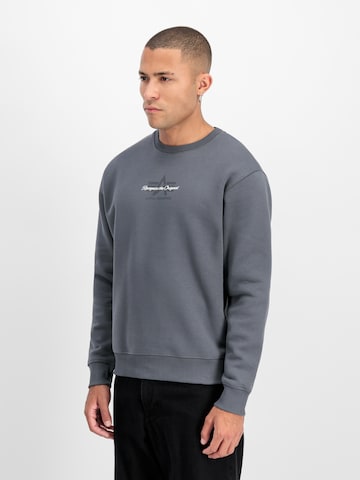 ALPHA INDUSTRIES Sweatshirt in Grau