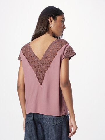 ABOUT YOU Shirt 'Gunda' in Pink