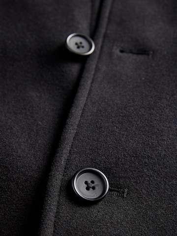 Portland Outerwear Company Between-seasons coat in Black