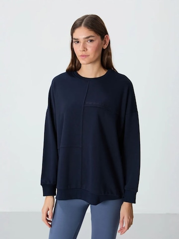 Sweat-shirt Tommy Life en bleu : devant