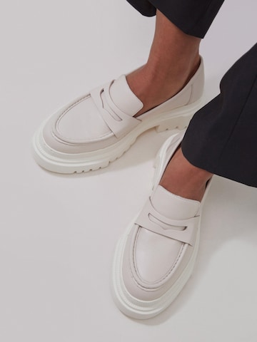 Mocassin '09-1201' Estro en blanc