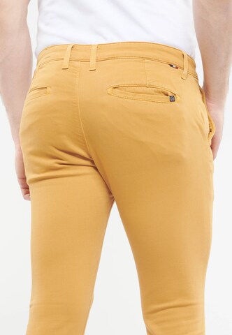 Le Temps Des Cerises Regular Chino Pants in Yellow