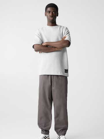 Pull&Bear Voľný strih Nohavice - Sivá