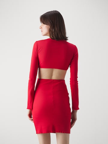 Rochie 'Nortensie' de la HUGO pe roz: spate