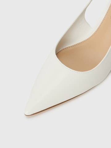 STEVE MADDEN Γόβες slingback 'Korra' σε λευκό