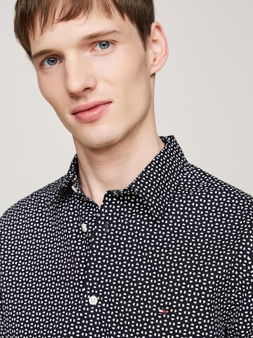 TOMMY HILFIGER Slim Fit Hemd in Schwarz