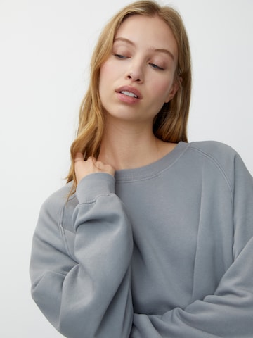 Pull&Bear Sweatshirt in Grau