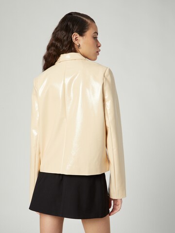 Bella x ABOUT YOU Between-Season Jacket 'Laura' in Beige