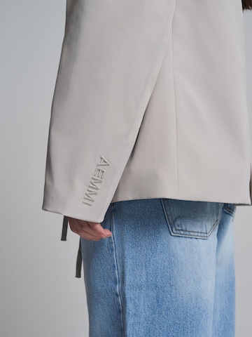 AEMMI Blazer in Grey