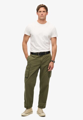 Regular Pantalon cargo Superdry en vert