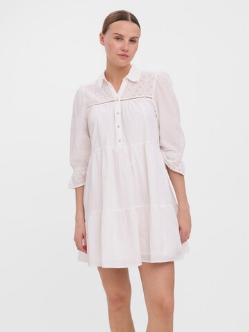 Robe-chemise 'Amina' VERO MODA en blanc : devant