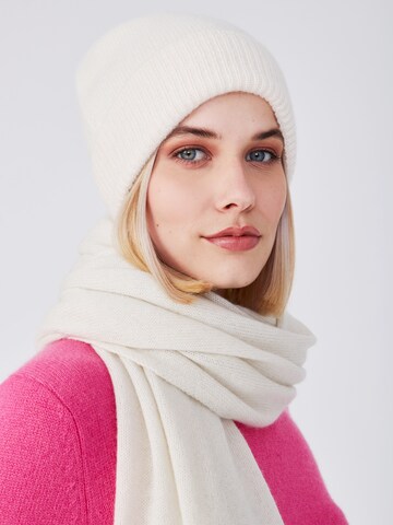 Style Republic Beanie in White: front