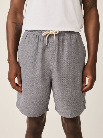 Next Regular Shorts in Blau