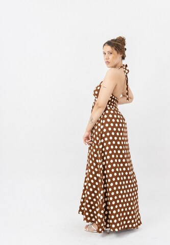 Elara Jurk in Bruin