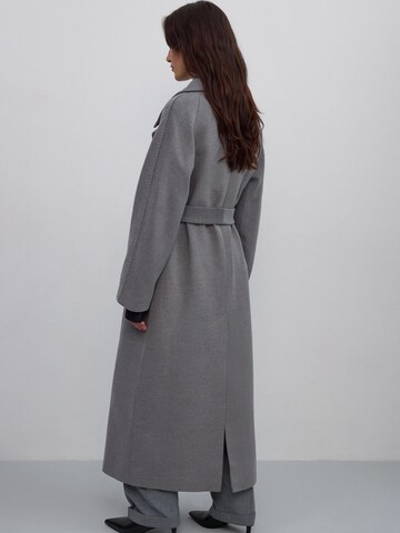 Estro - Abrigo de invierno '465' en gris