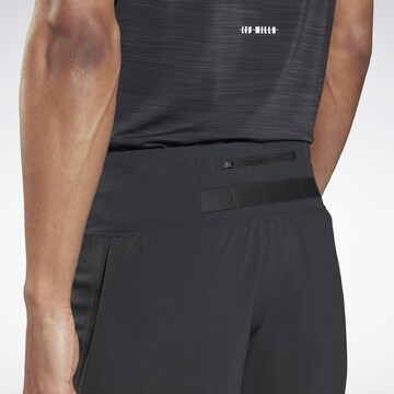 Reebok Slimfit Sportshorts in Schwarz