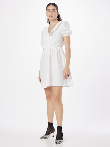 River Island Φόρεμα σε λευκό: μπροστά