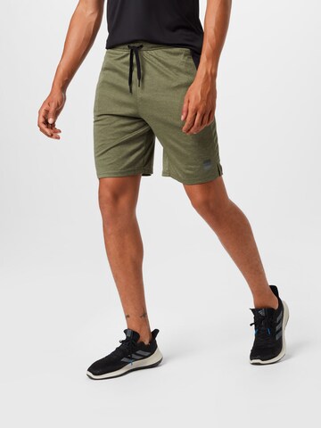Superdry Normalny krój Spodnie sportowe w kolorze zielony: przód