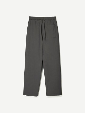 Bershka Loosefit Kalhoty – šedá