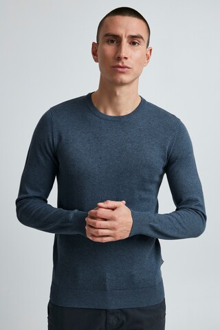 Pull-over 'MELVIN' 11 Project en bleu : devant