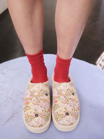 Papuci de casă de la Cath Kidston pe roz