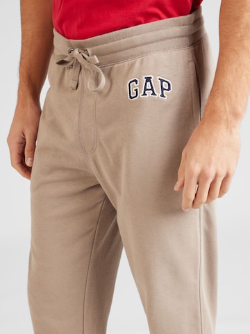 GAP Tapered Παντελόνι σε καφέ