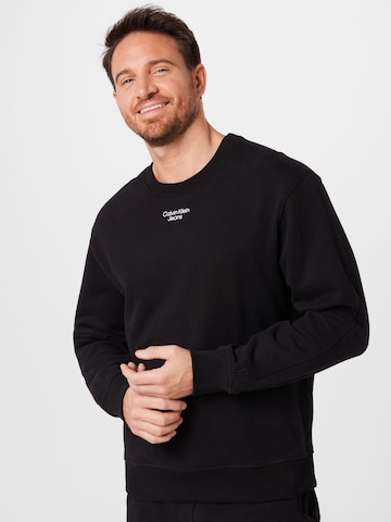 Calvin Klein Jeans Sweatshirt in Schwarz: predná strana