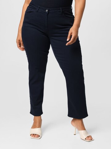 Nasty Gal Plus Regular Jeans in Black: front