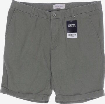 Pier One Shorts in 33 in Green: front