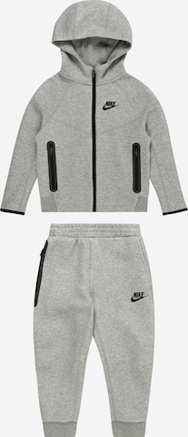 Nike Sportswear - Fato de jogging em cinzento: frente